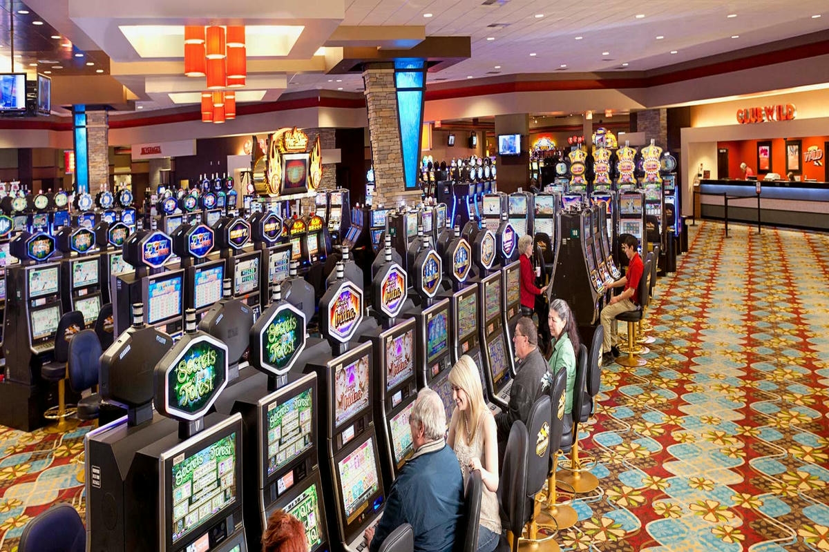 The Social Aspects of Online Casinos: Community and Interaction